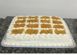 Torta Abacaxi redonda 25 cm x 8cm - Rende 25 a 30 fatias