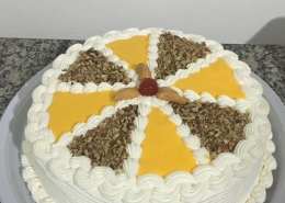 Torta Nozes redonda 25 cm x 8cm - Rende 25 a 30 fatias